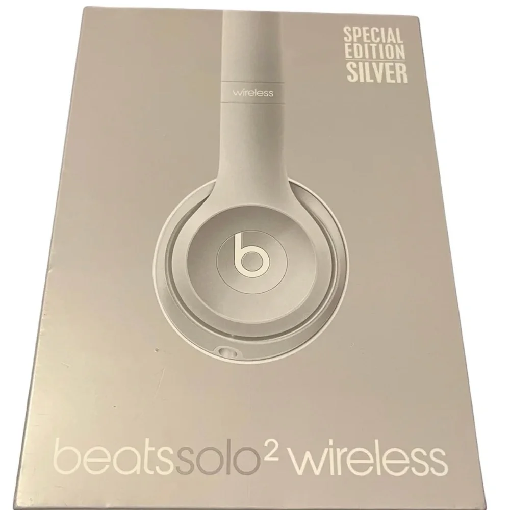 beatsSolo2 Wireless Silver